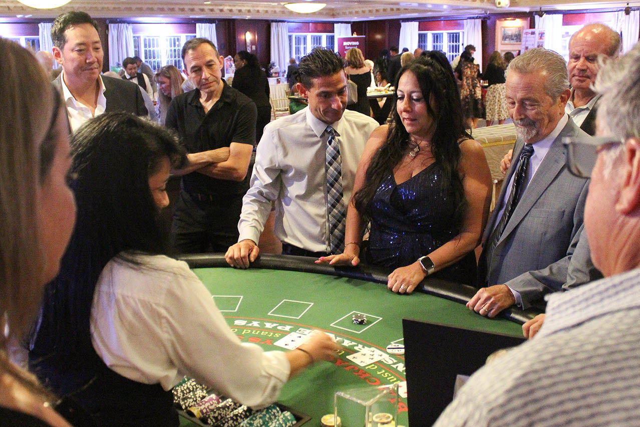 Lucky Guests Enjoy a Casino Royale Event to Benefit CP Nassau